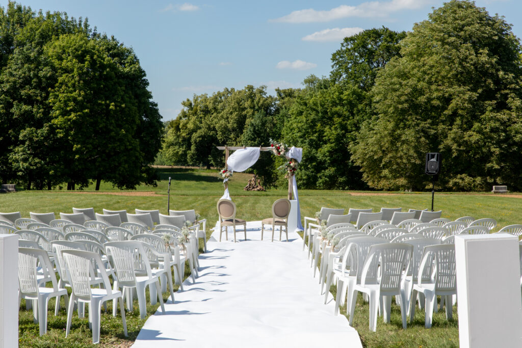 Cérémonie laïque dans le parc du château